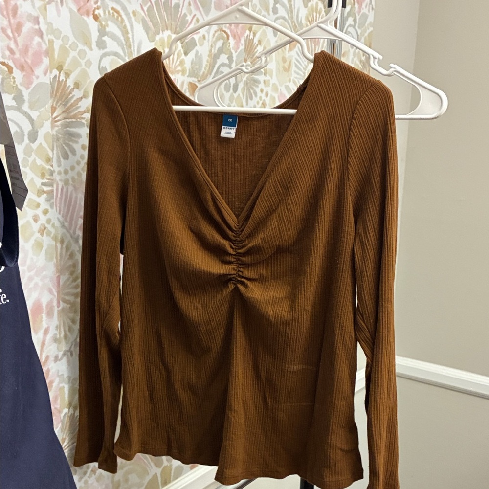 Old Navy Brown Ribbed V-Neck Long Sleeve Top with Front Ruching